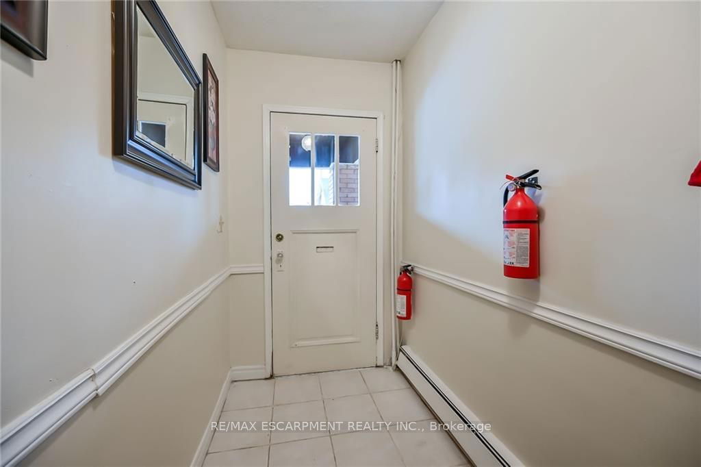 90 Rosslyn Ave S for sale  - image #20