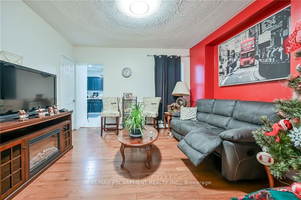 90 Rosslyn Ave S for sale  - image #22