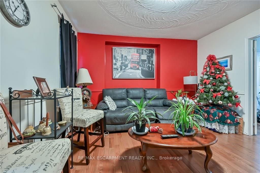 90 Rosslyn Ave S for sale  - image #23