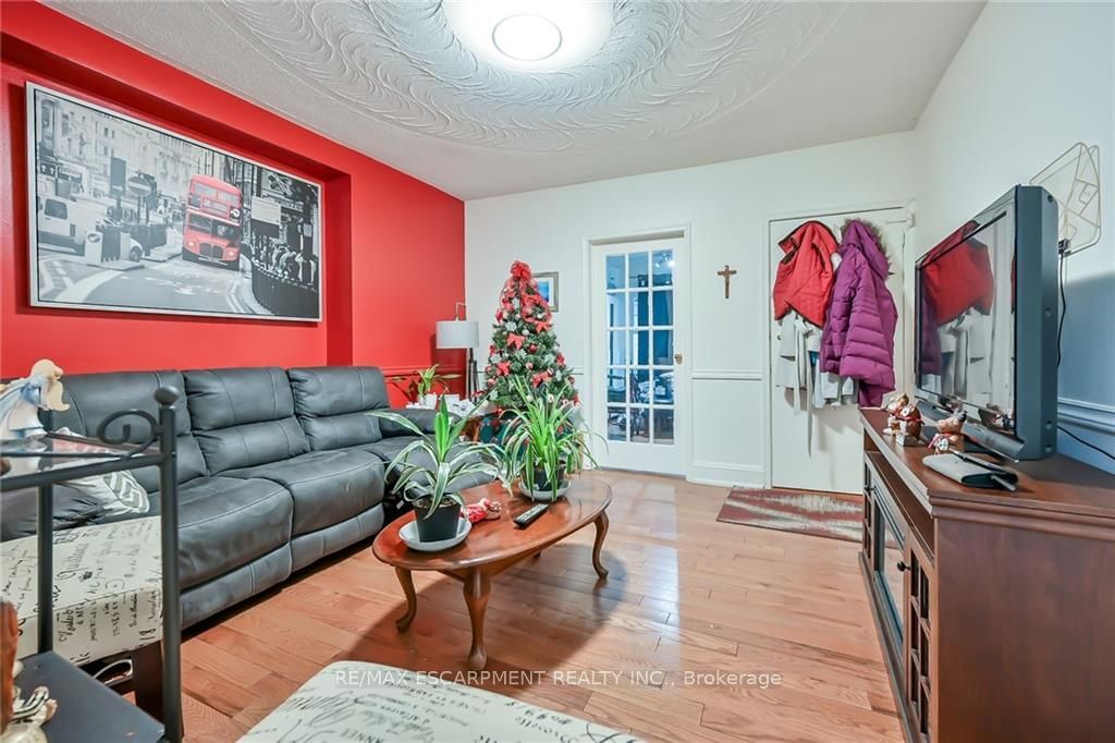 90 Rosslyn Ave S for sale  - image #24