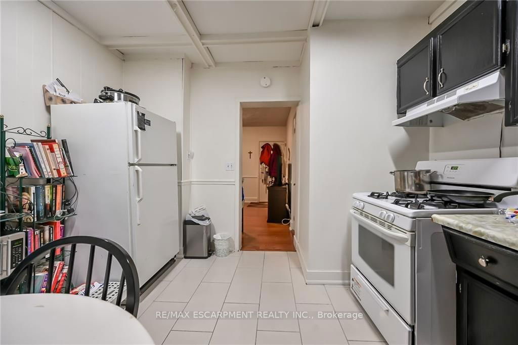 90 Rosslyn Ave S for sale  - image #27