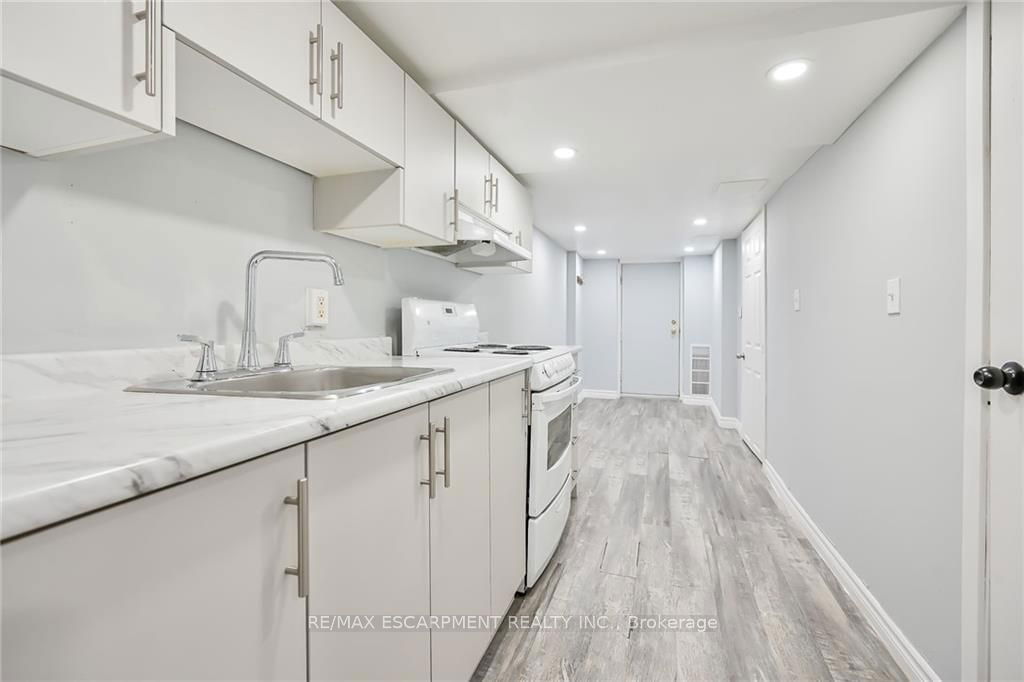 90 Rosslyn Ave S for sale  - image #30