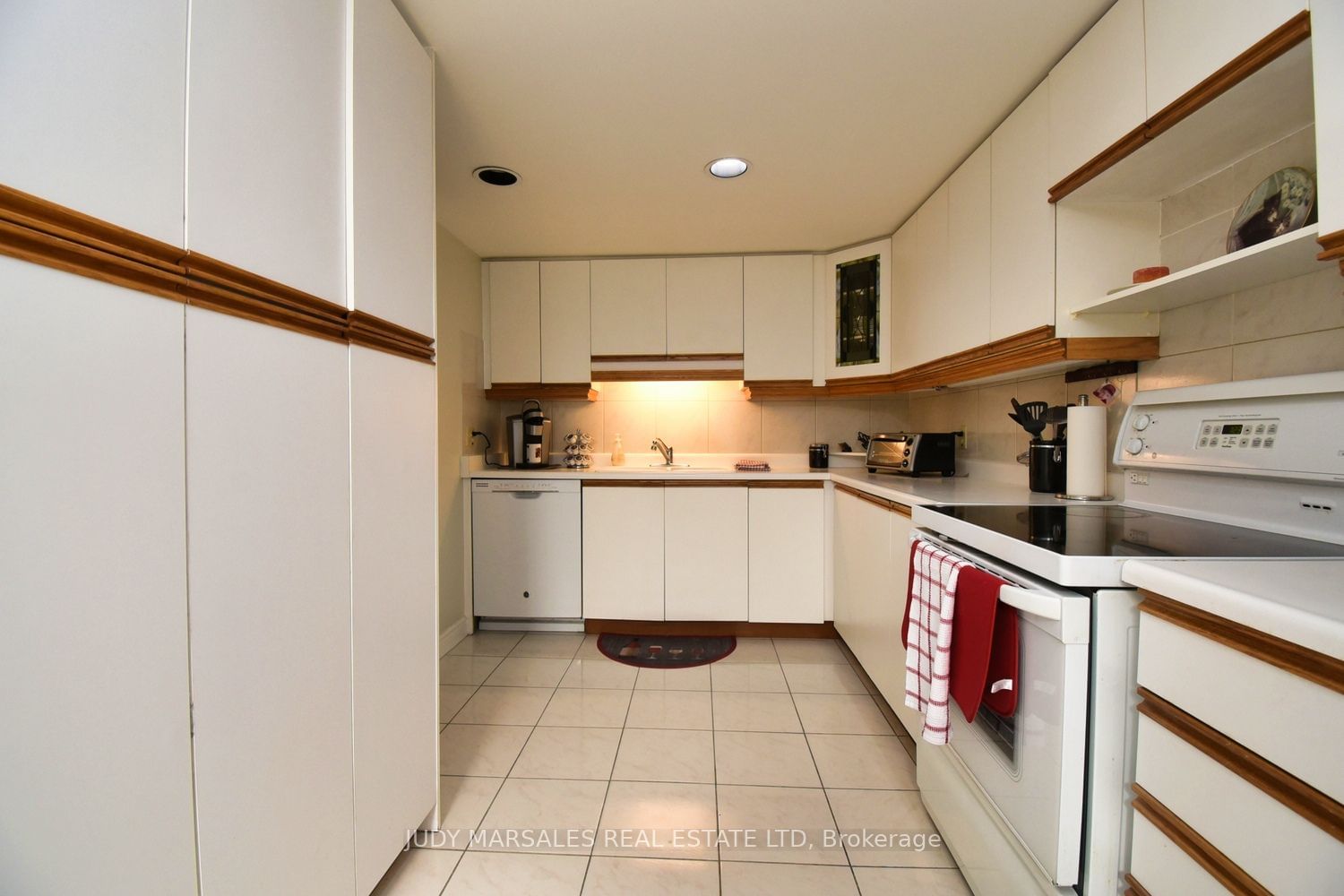 150 Wilson St W, unit PH3 for sale - image #18