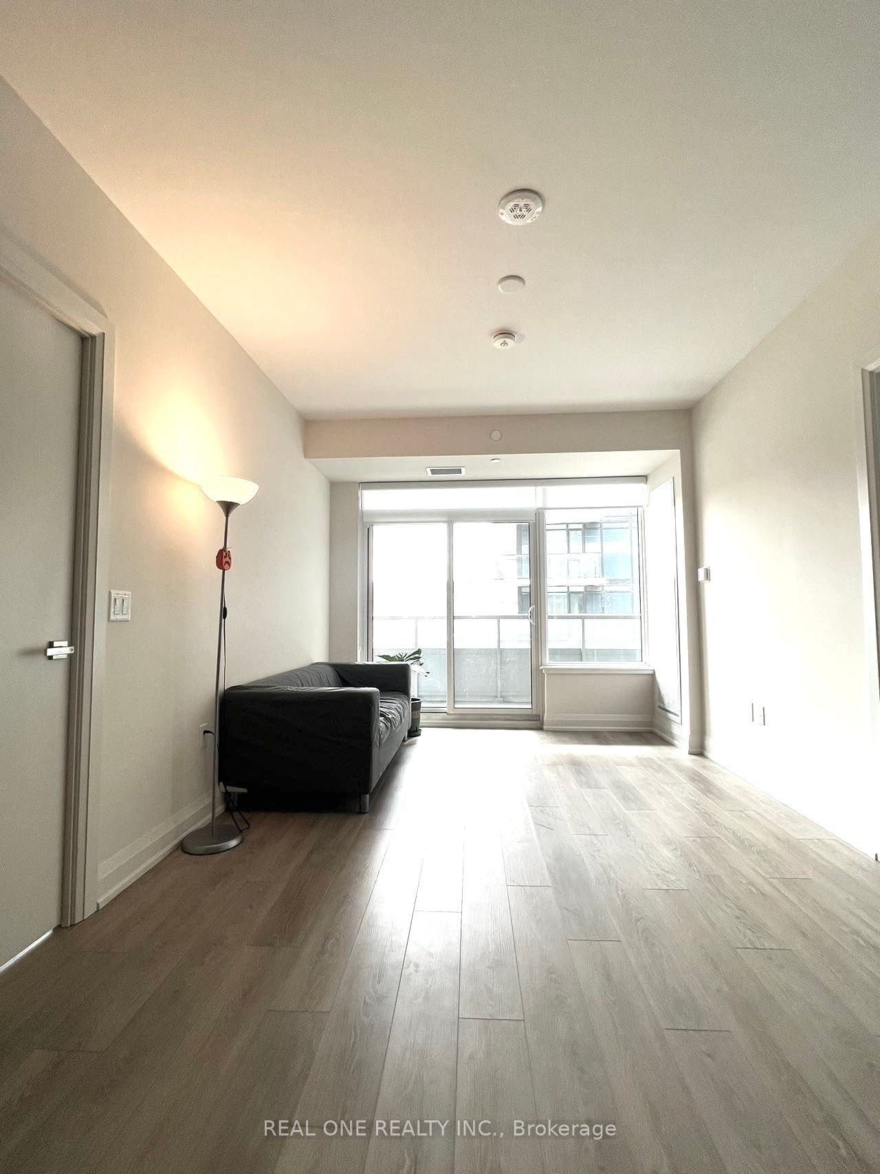 212 King William St, unit 1005 for rent - image #4