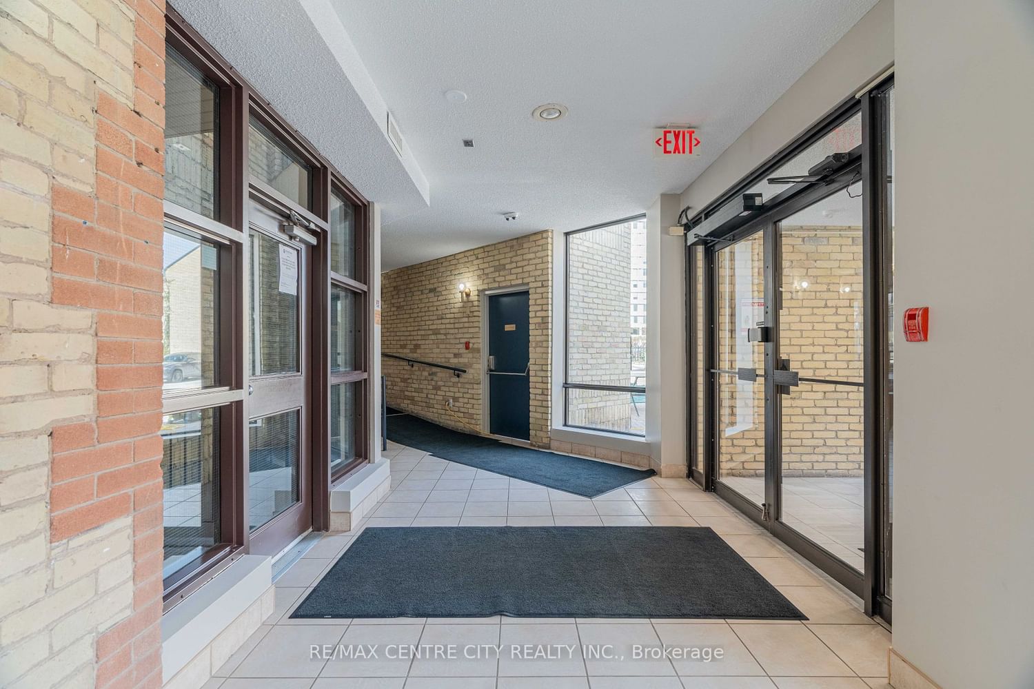 460 WELLINGTON St, unit 202 for sale - image #34