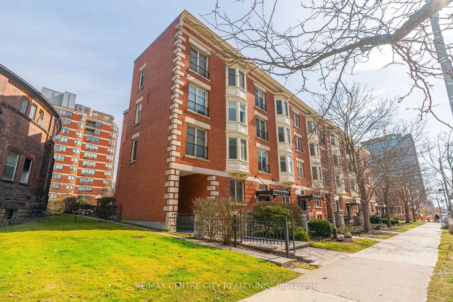 460 WELLINGTON St, unit 202 for sale - image #36