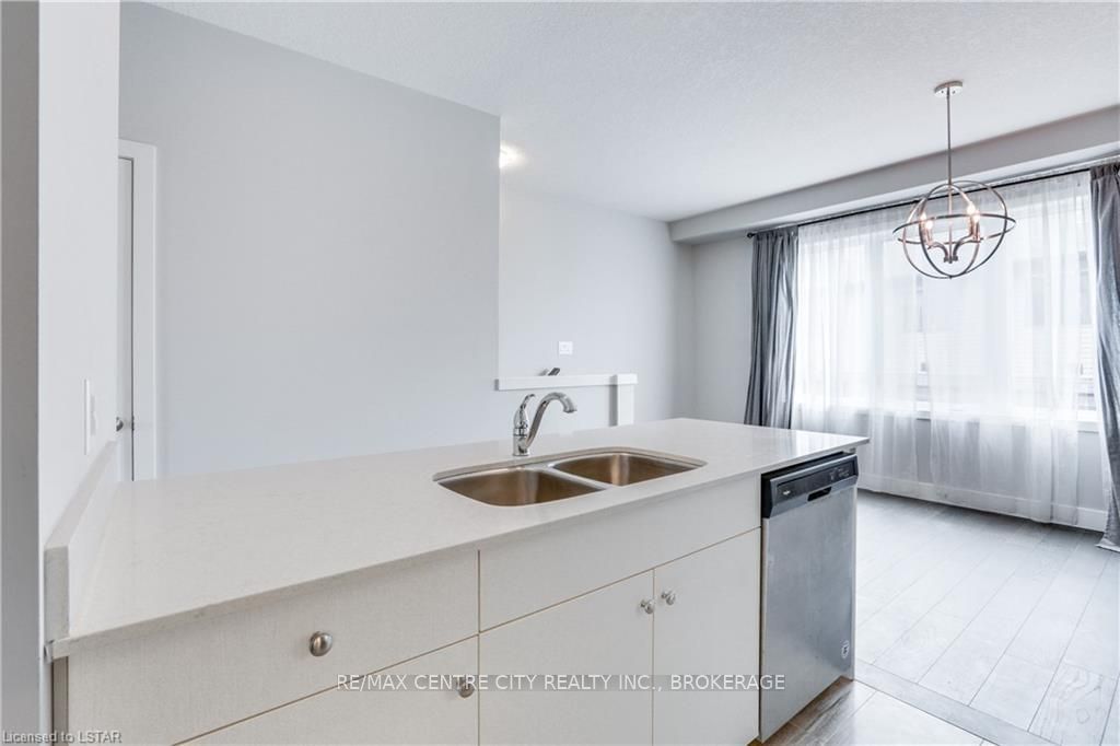 2070 Meadowgate Blvd, unit 106 for sale - image #19