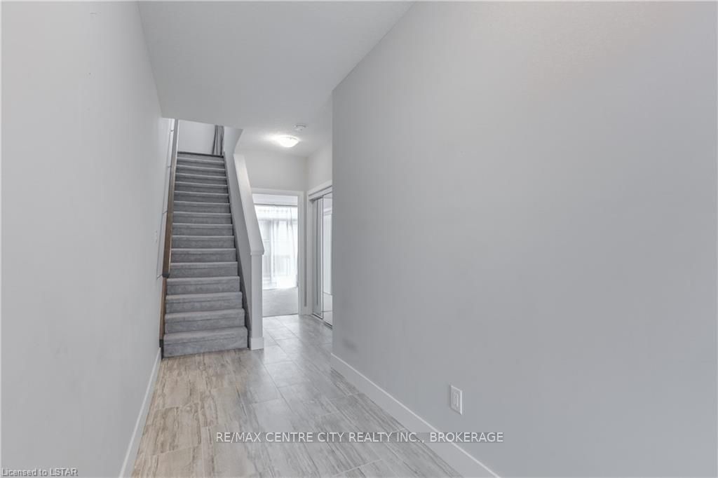 2070 Meadowgate Blvd, unit 106 for sale - image #5