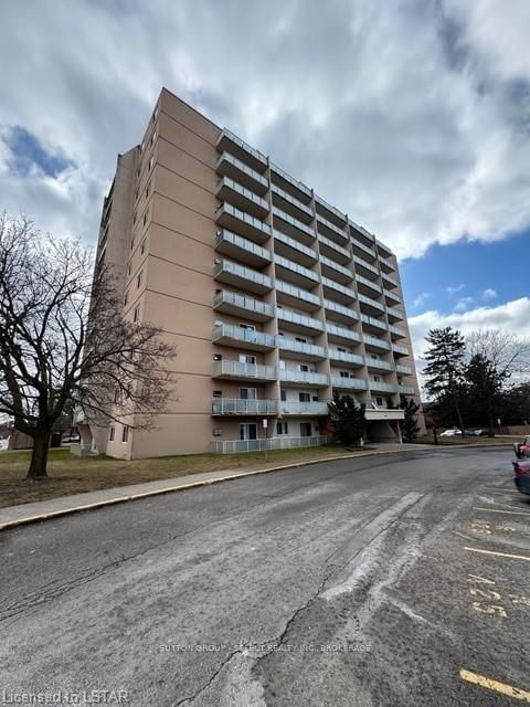 563 Mornington Ave, unit 602 for sale