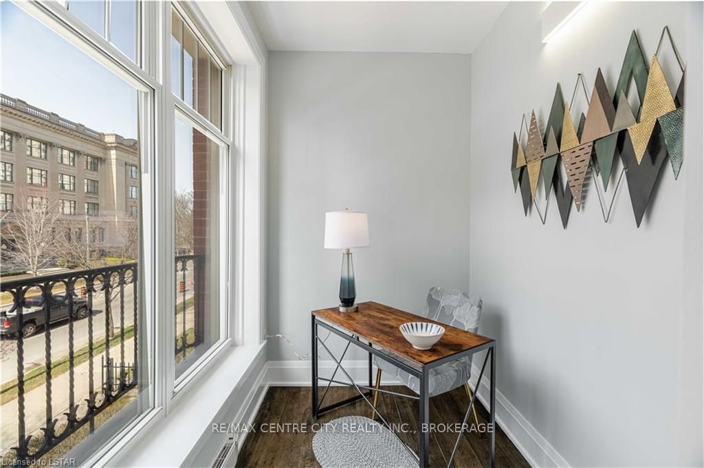 460 Wellington St, unit 202 for sale - image #27