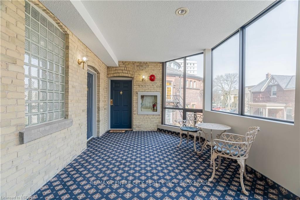 460 Wellington St, unit 202 for sale - image #33