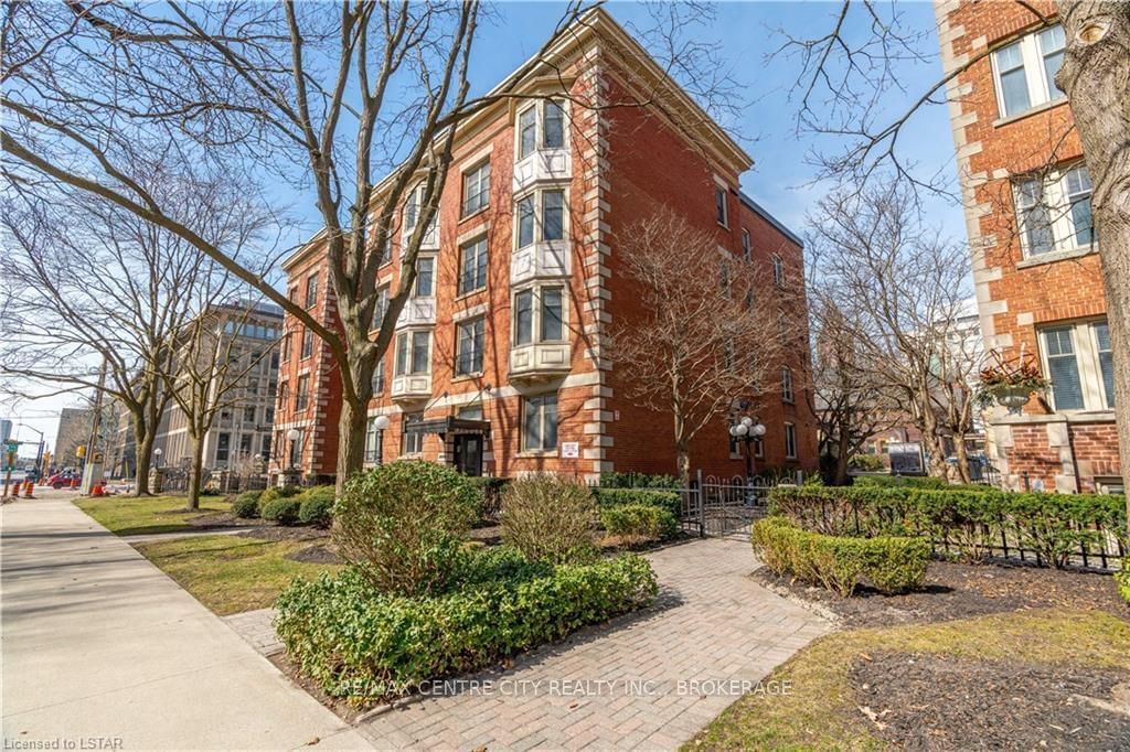 460 Wellington St, unit 202 for sale - image #39