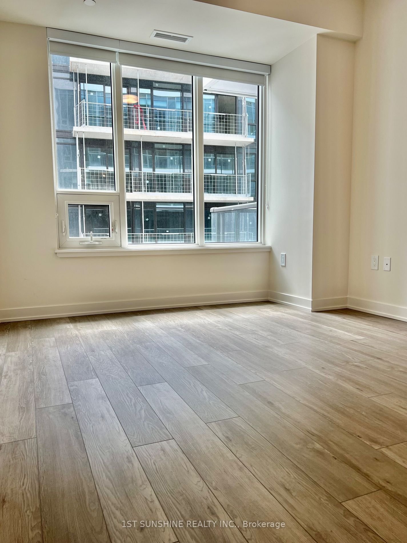 212 King William St, unit 1112 for rent - image #2