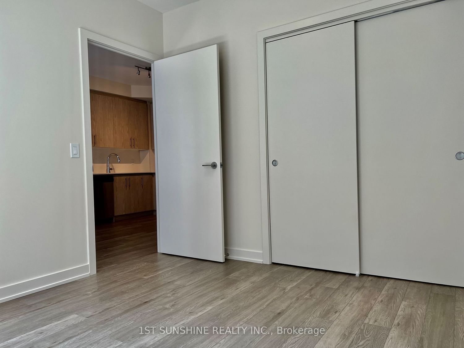 212 King William St, unit 1112 for rent - image #25