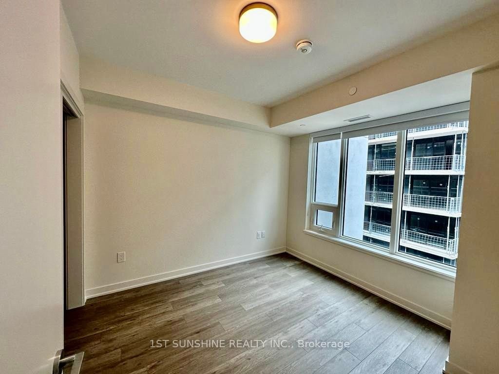 212 King William St, unit 1112 for rent - image #26