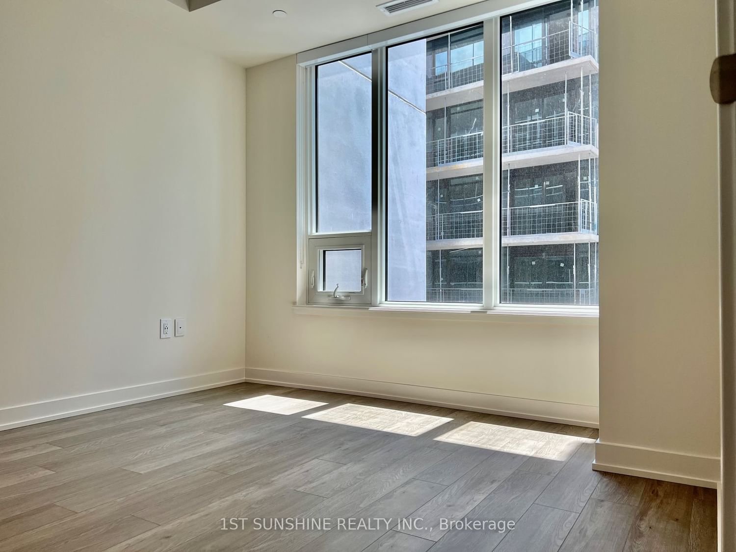 212 King William St, unit 1112 for rent - image #8
