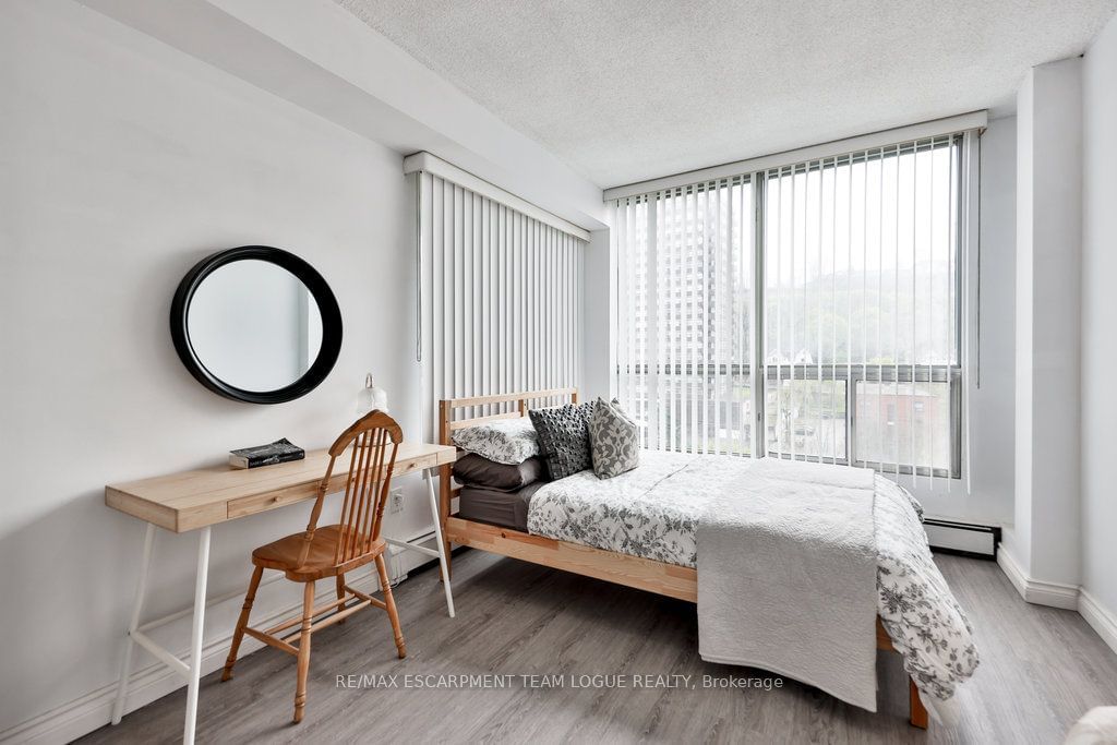 150 Charlton Ave E, unit 1705 for sale - image #16