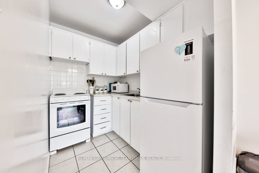 150 Charlton Ave E, unit 1705 for sale - image #8