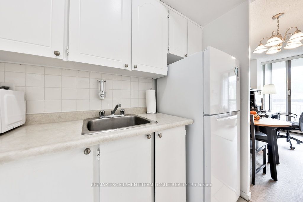 150 Charlton Ave E, unit 1705 for sale - image #9