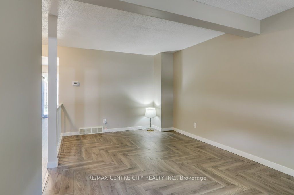 25 Erica Cres, unit 52 for sale - image #10