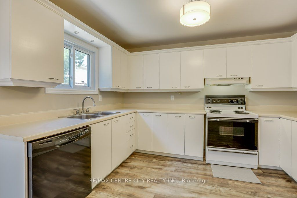 25 Erica Cres, unit 52 for sale - image #13