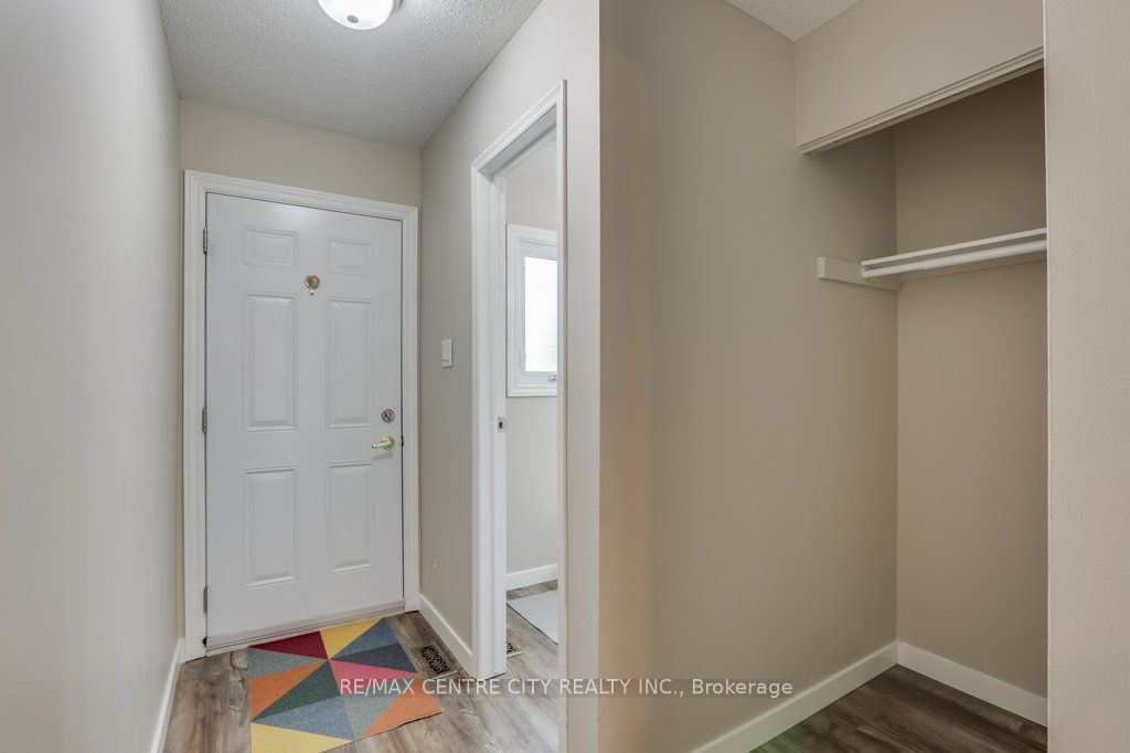 25 Erica Cres, unit 52 for sale - image #4