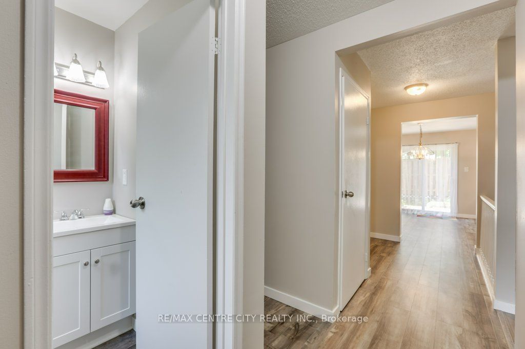 25 Erica Cres, unit 52 for sale - image #5