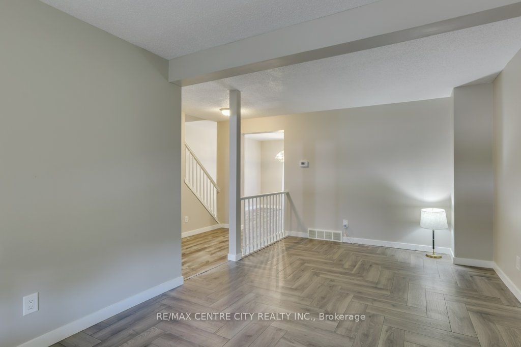 25 Erica Cres, unit 52 for sale - image #9