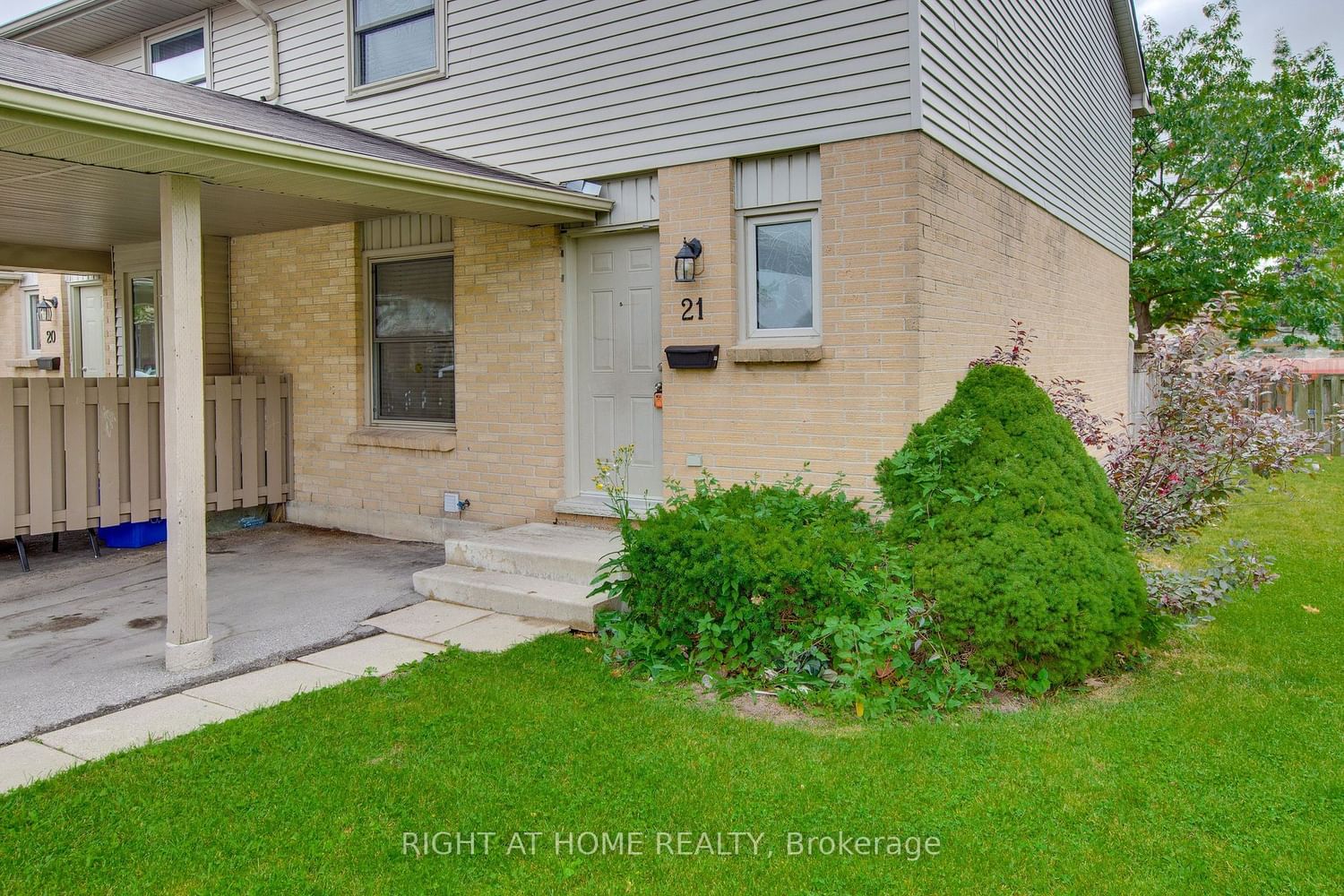 25 Erica Cres, unit 21 for sale