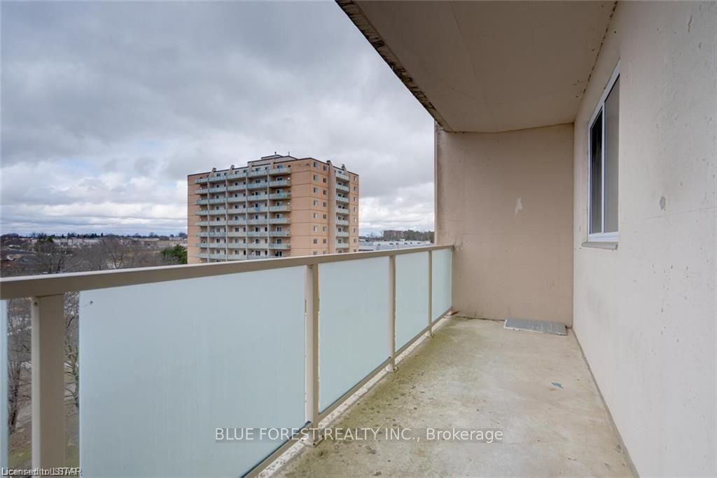 563 Mornington Ave, unit 611 for sale