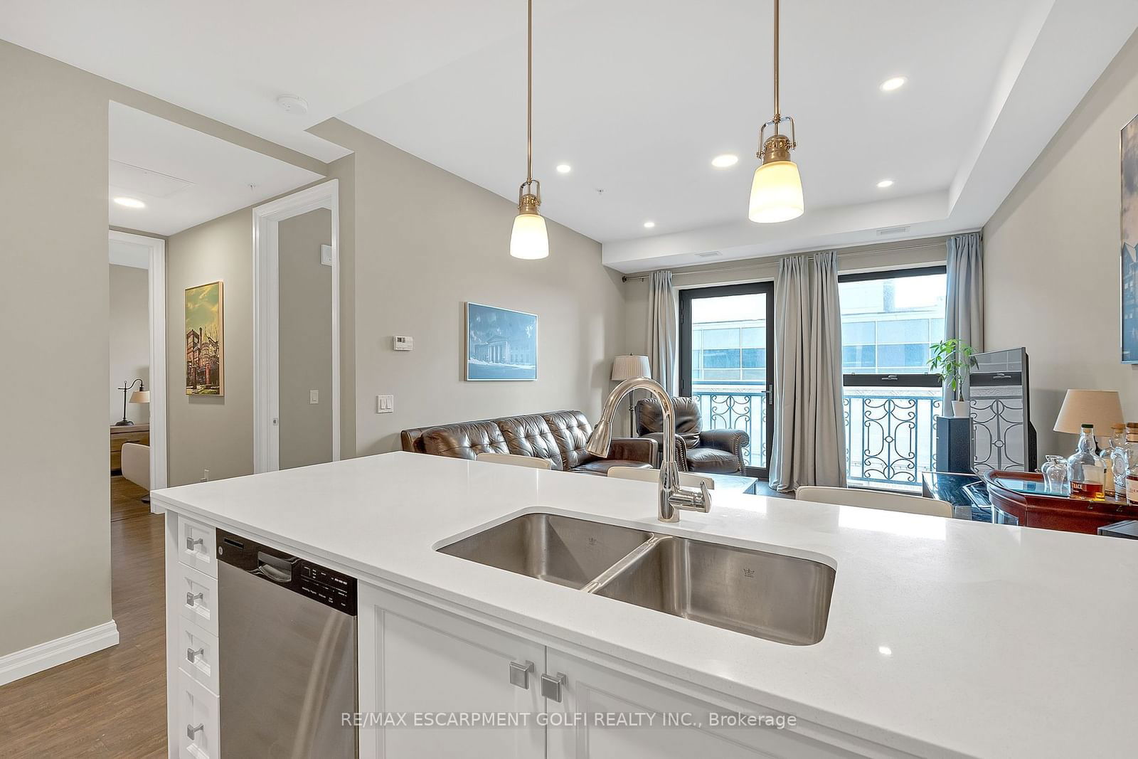 112 King St E, unit 1006 for sale - image #12