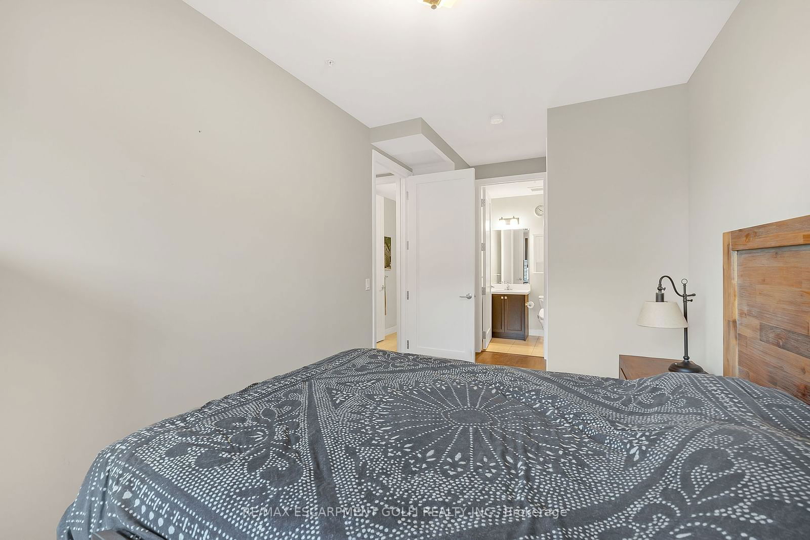 112 King St E, unit 1006 for sale - image #23