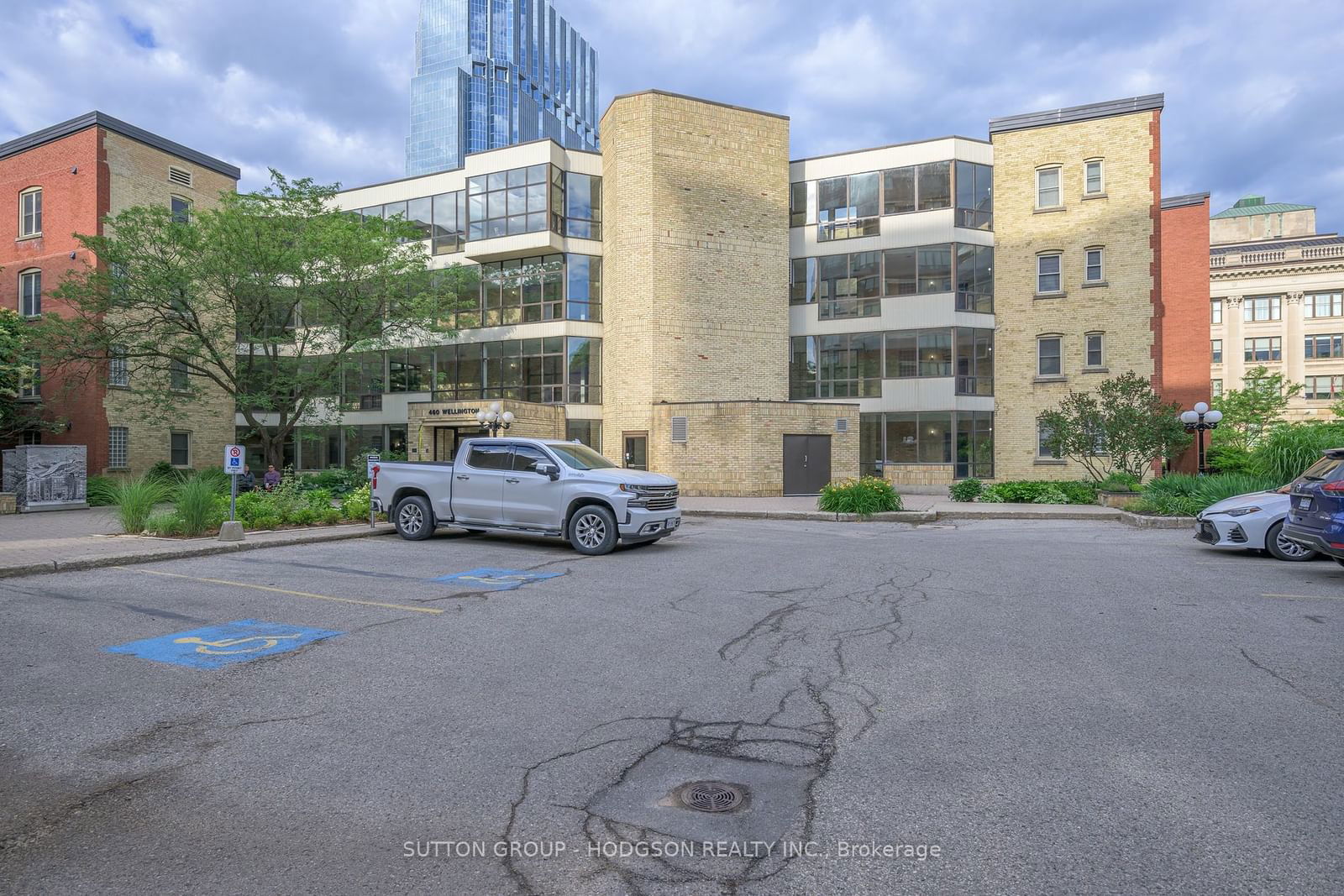 460 Wellington St, unit 307 for sale - image #4