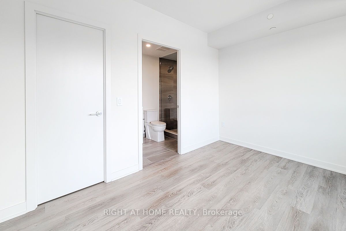 212 King William St, unit 817 for sale - image #8