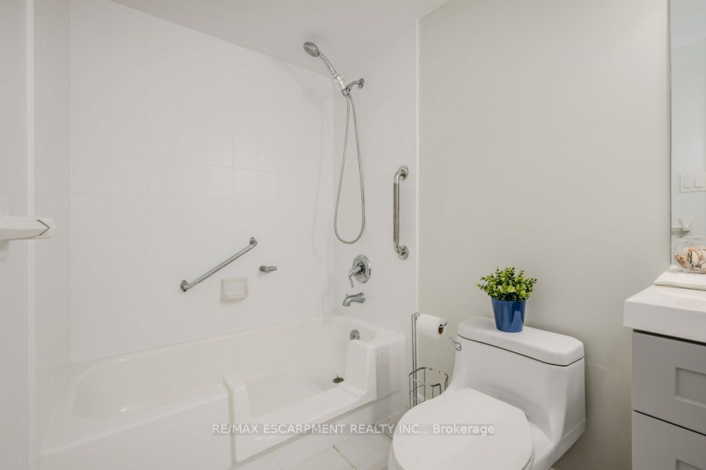 67 Caroline St S, unit 302 for sale - image #36