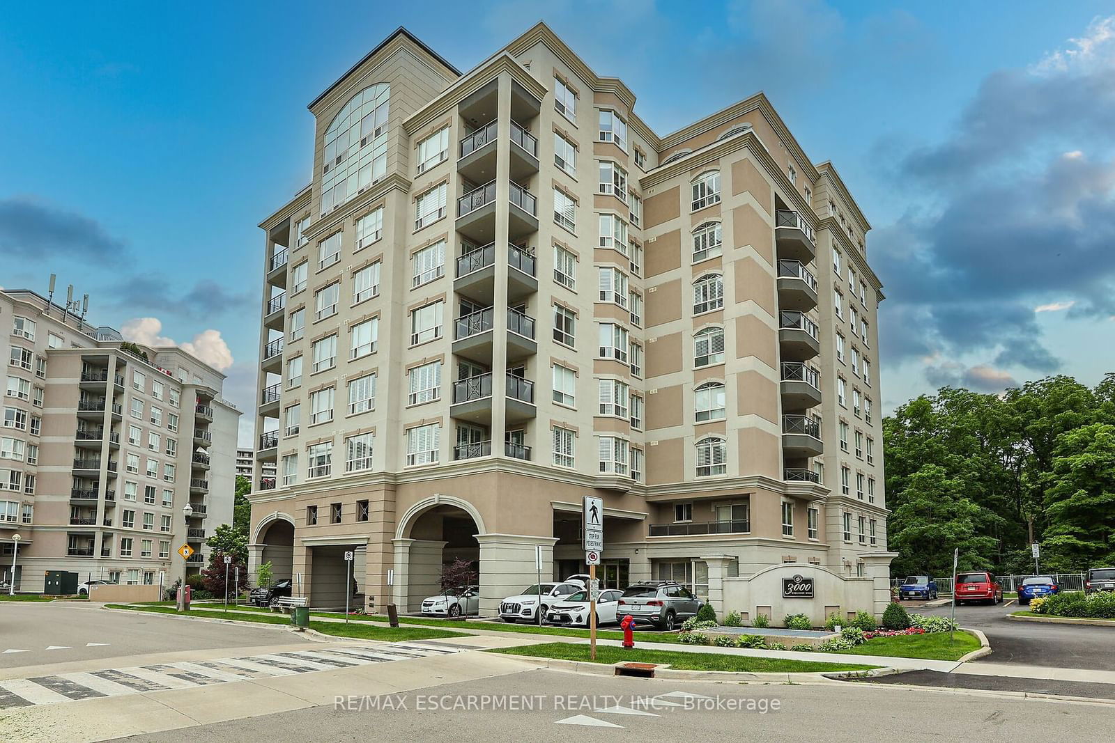 3000 Creekside Dr, unit 807 for sale - image #1