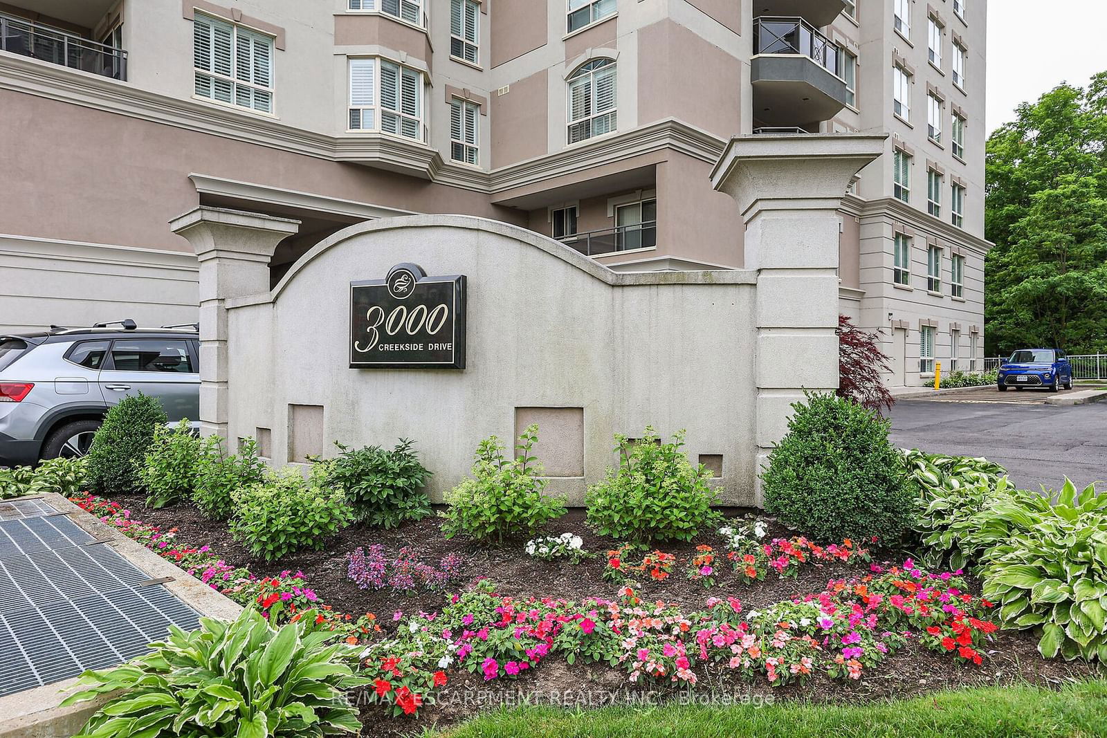 3000 Creekside Dr, unit 807 for sale - image #3