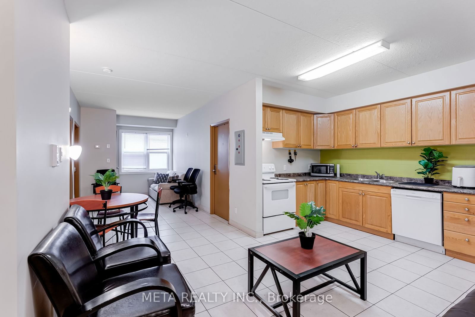 253 Lester St, unit 204 for sale - image #15