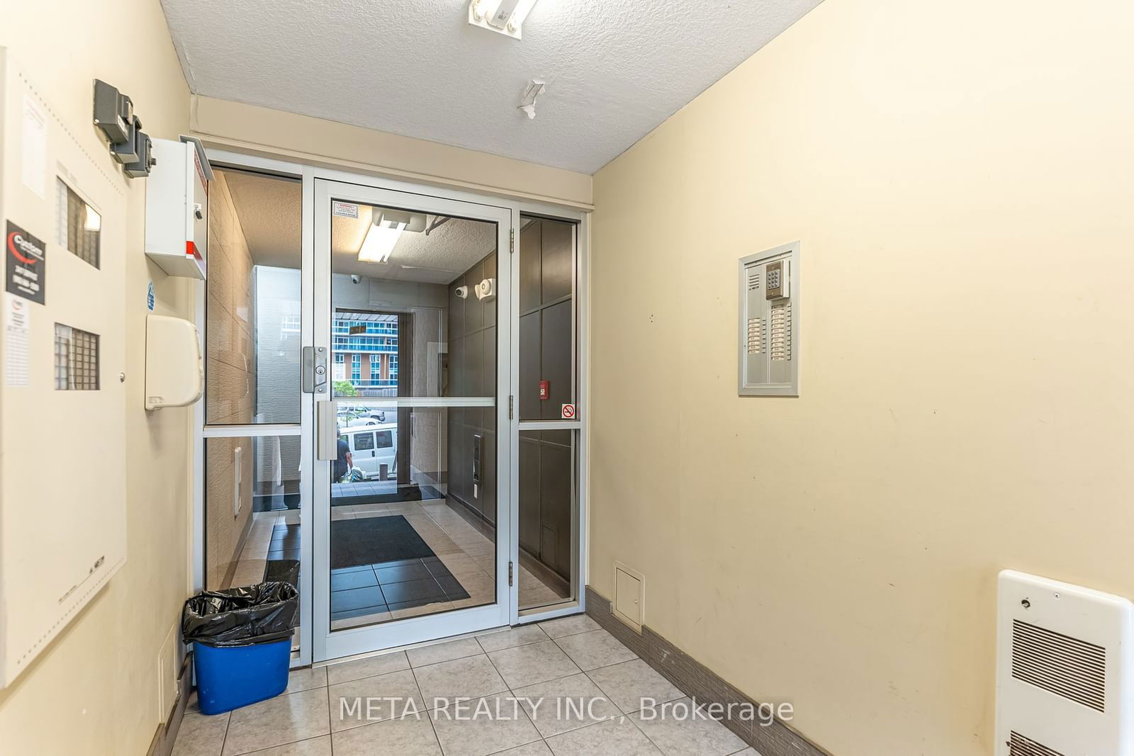 253 Lester St, unit 204 for sale - image #36