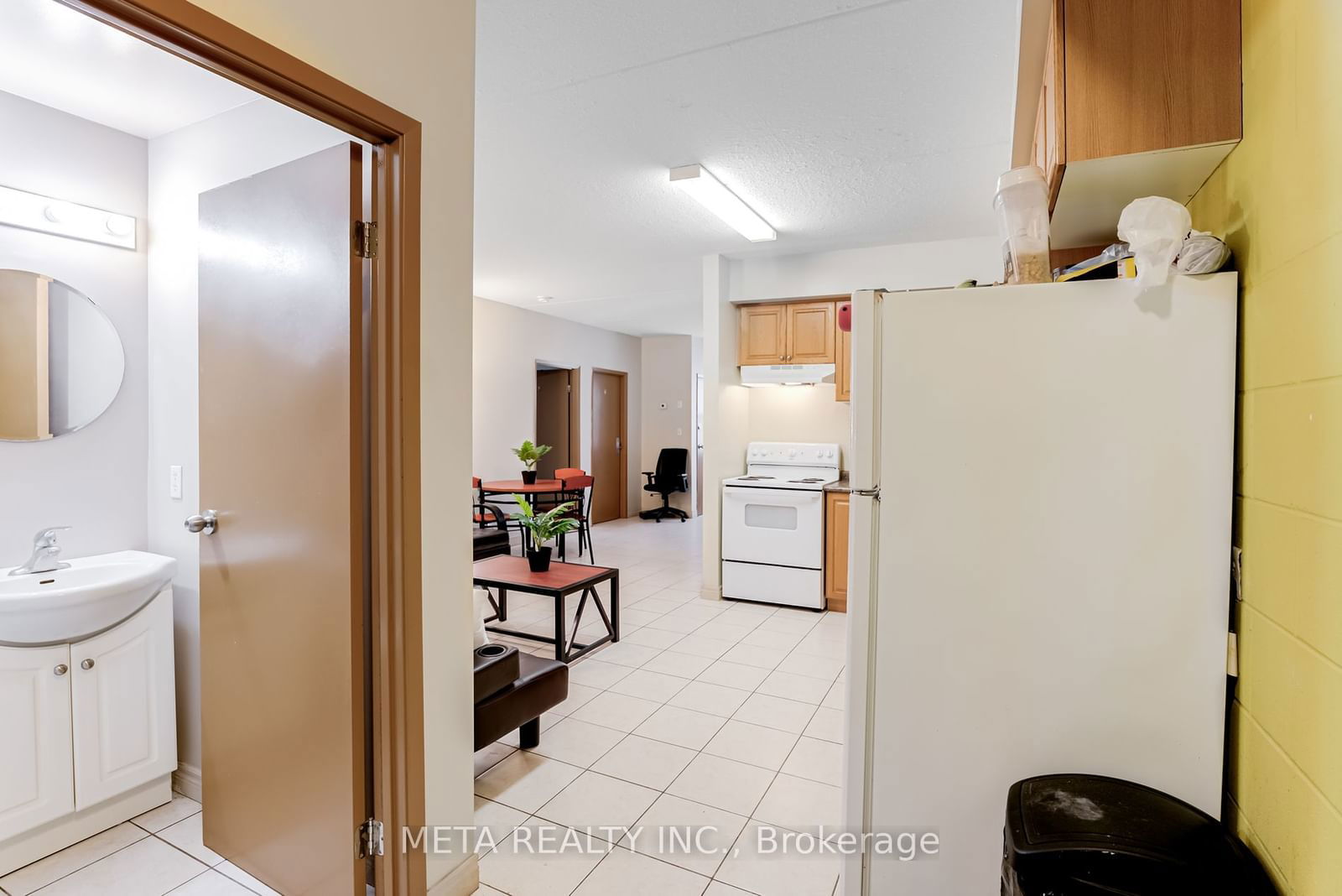 253 Lester St, unit 204 for sale - image #5