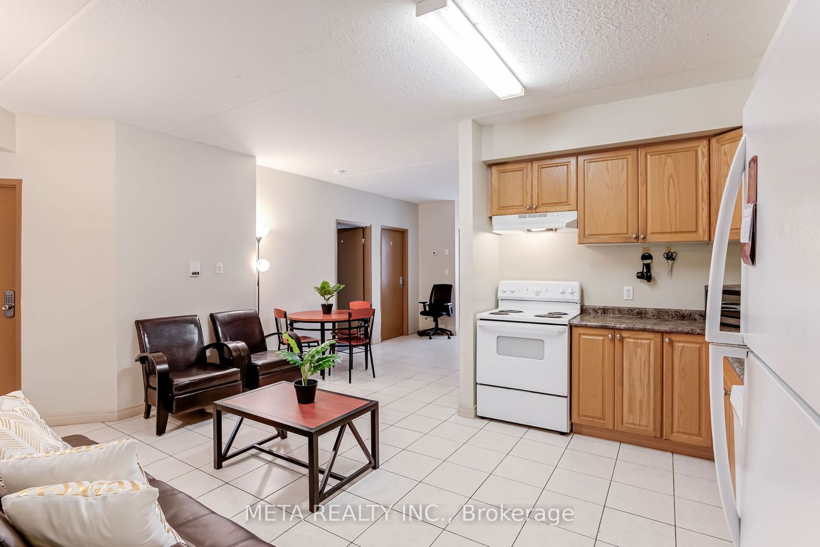 253 Lester St, unit 204 for sale - image #6