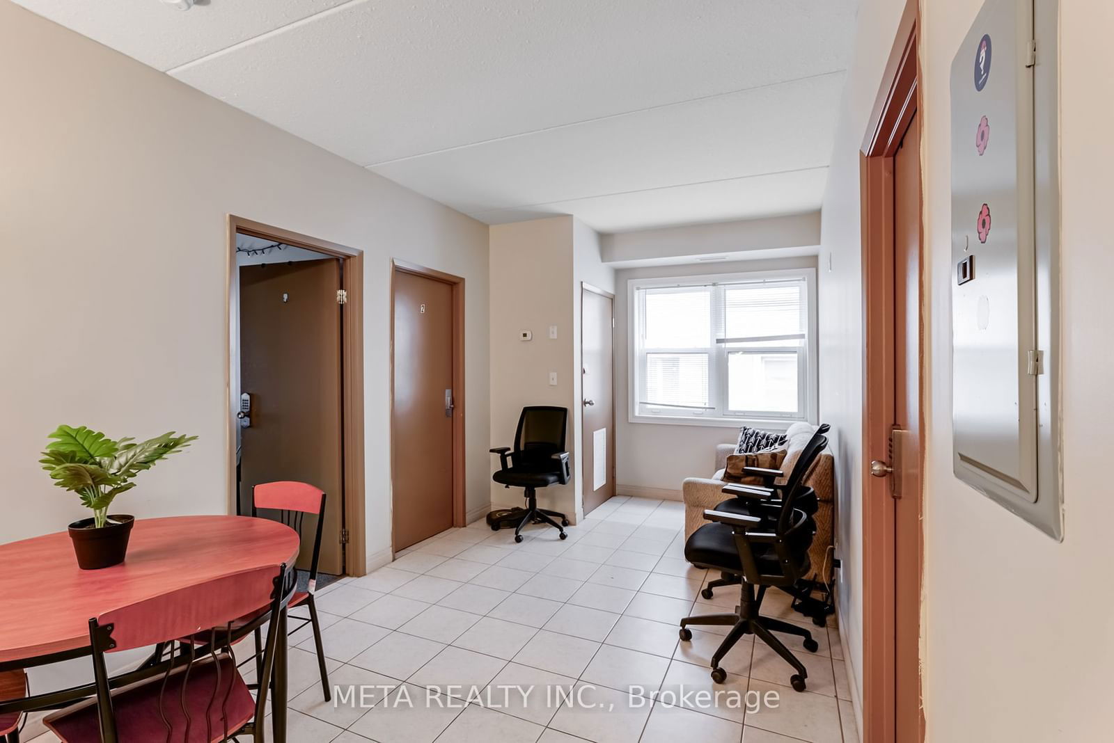 253 Lester St, unit 204 for sale - image #7