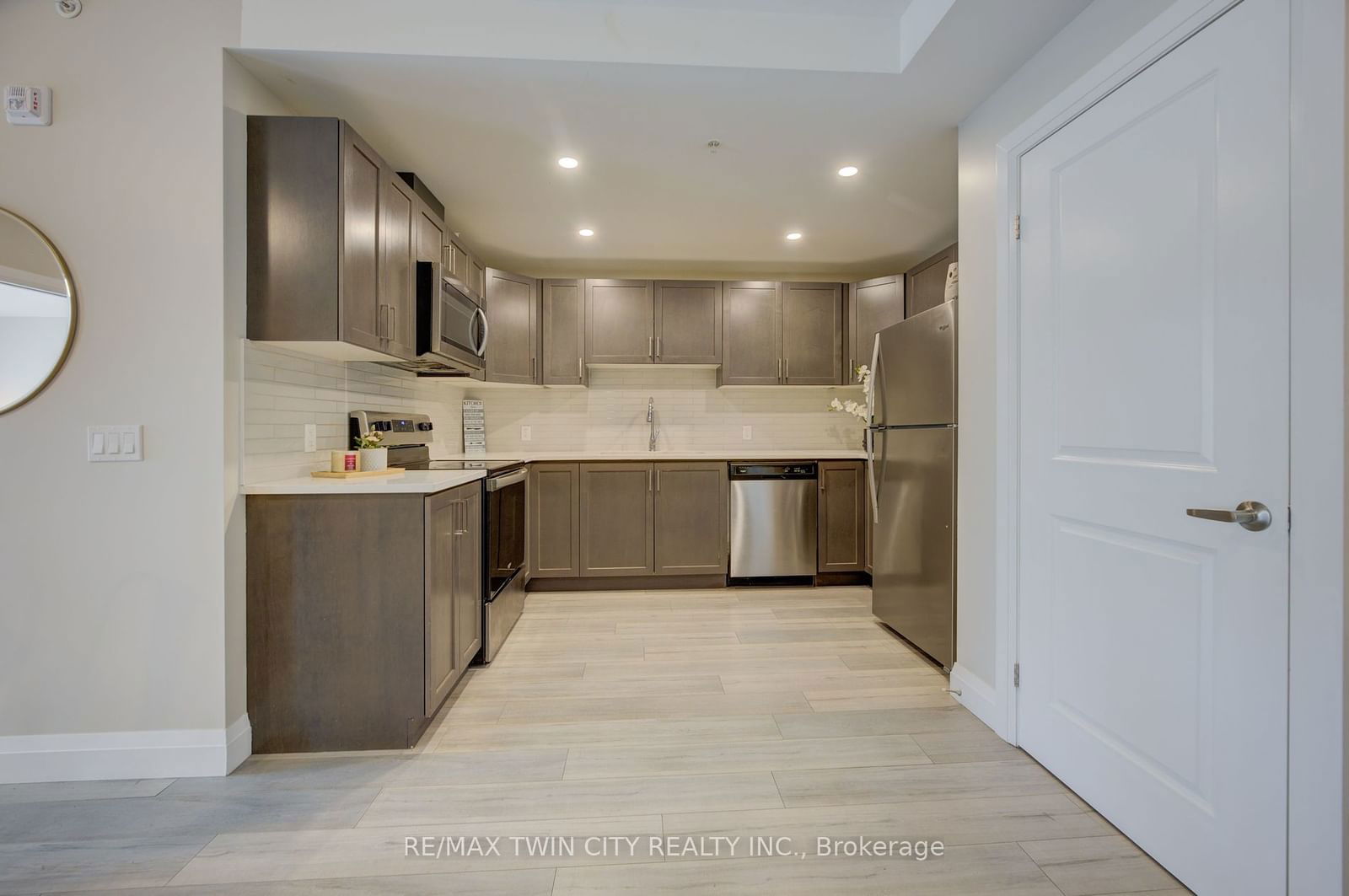 5 Wake Robin Dr, unit 113 for sale - image #8