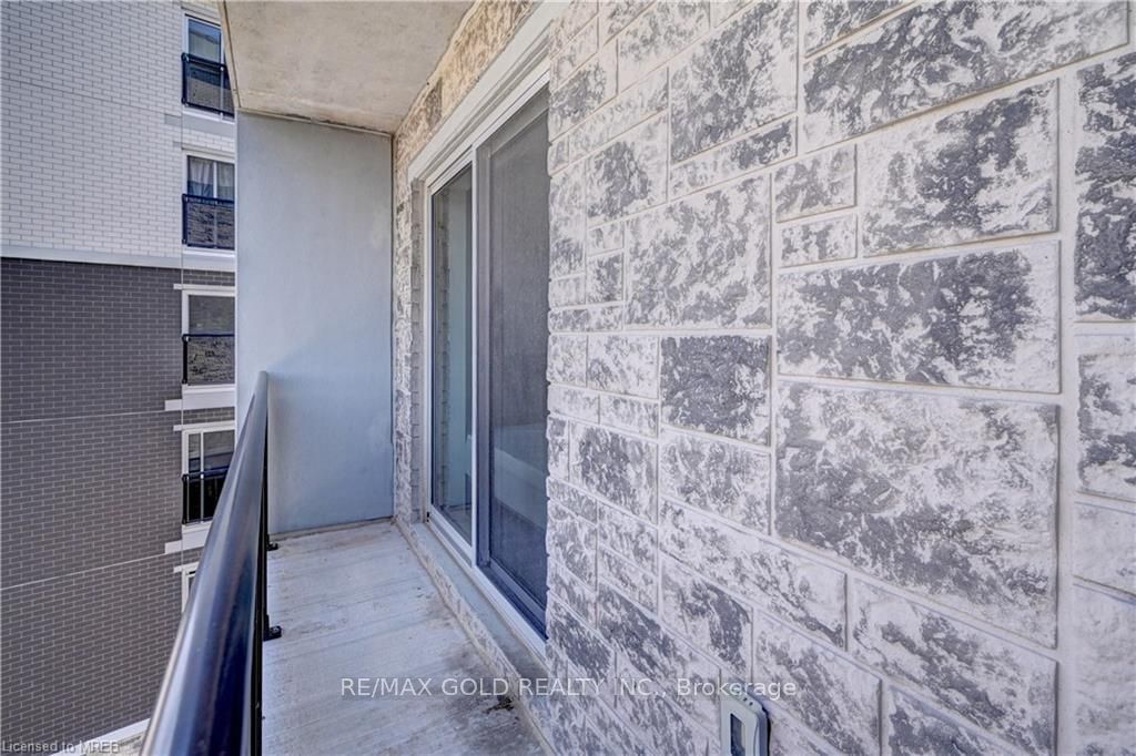 275 Larch St, unit G304 for sale - image #13