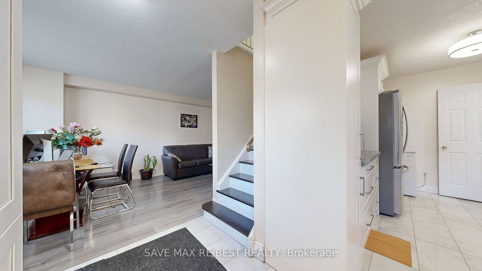 375 Pioneer Dr, unit 4 for sale - image #4