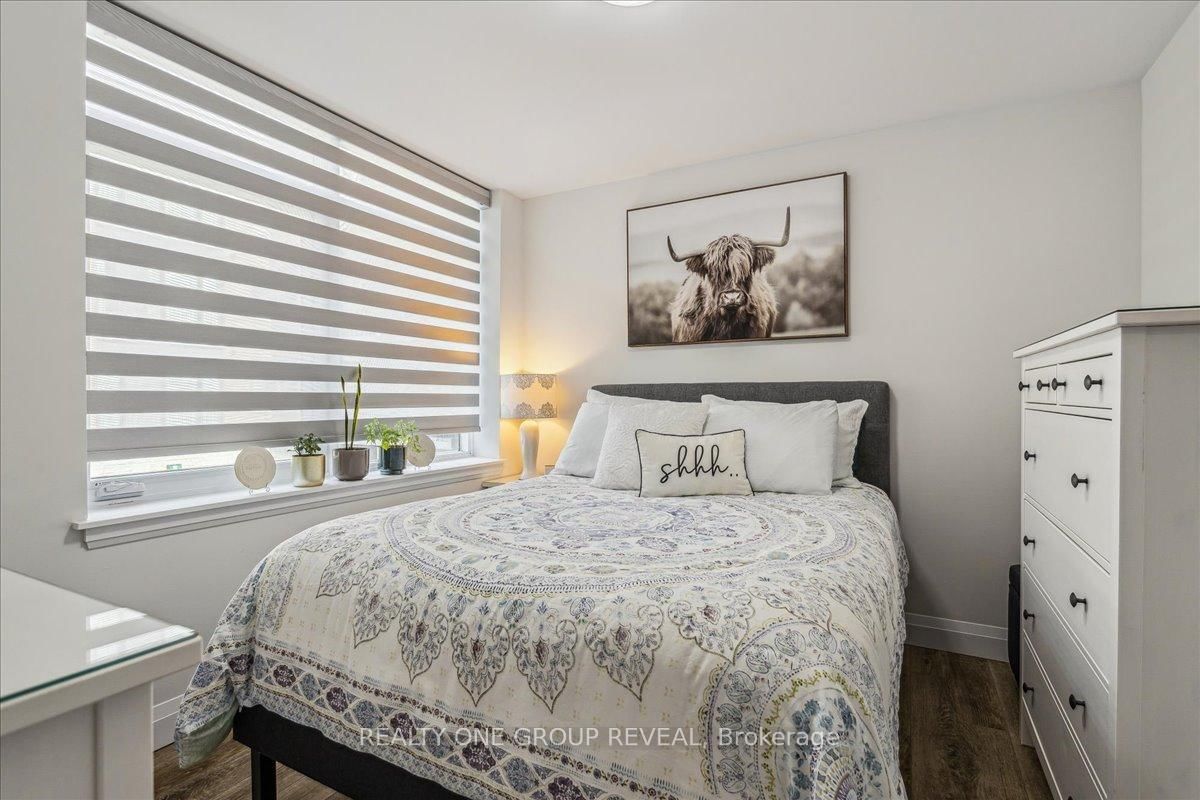 1 Redfern Ave, unit 220 for sale - image #19