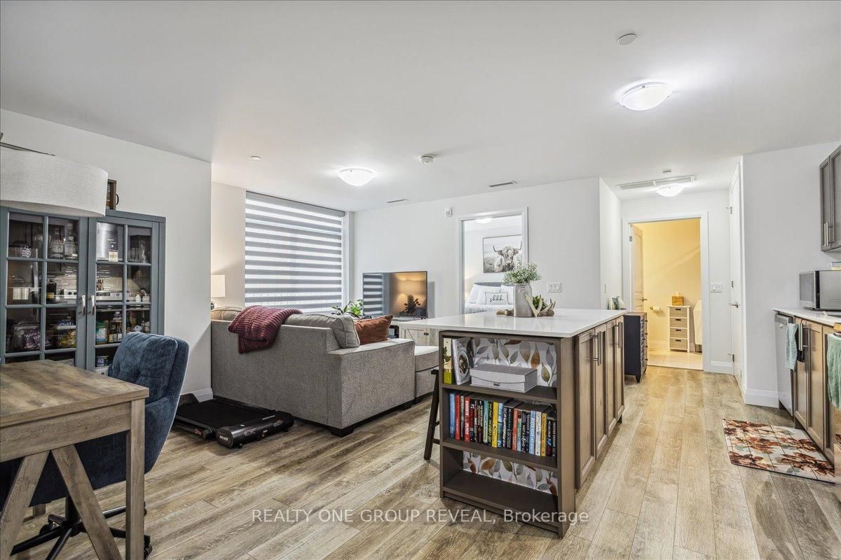 1 Redfern Ave, unit 220 for sale - image #7