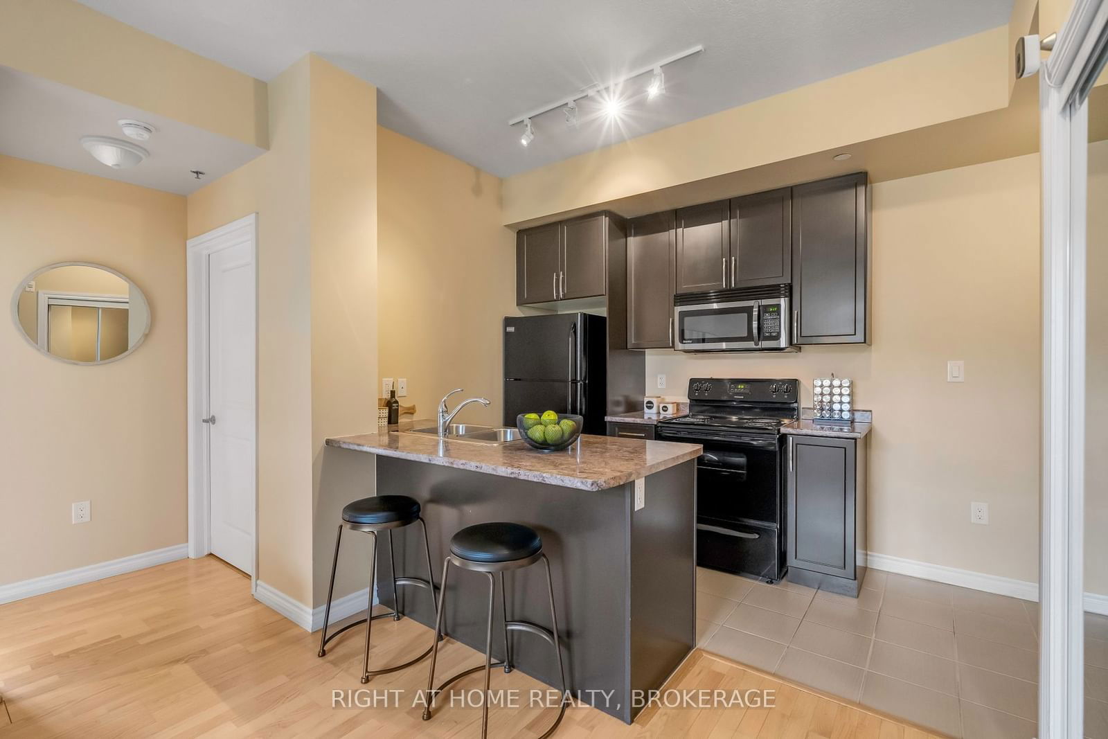 90 Charlton Ave W, unit 205 for sale - image #10