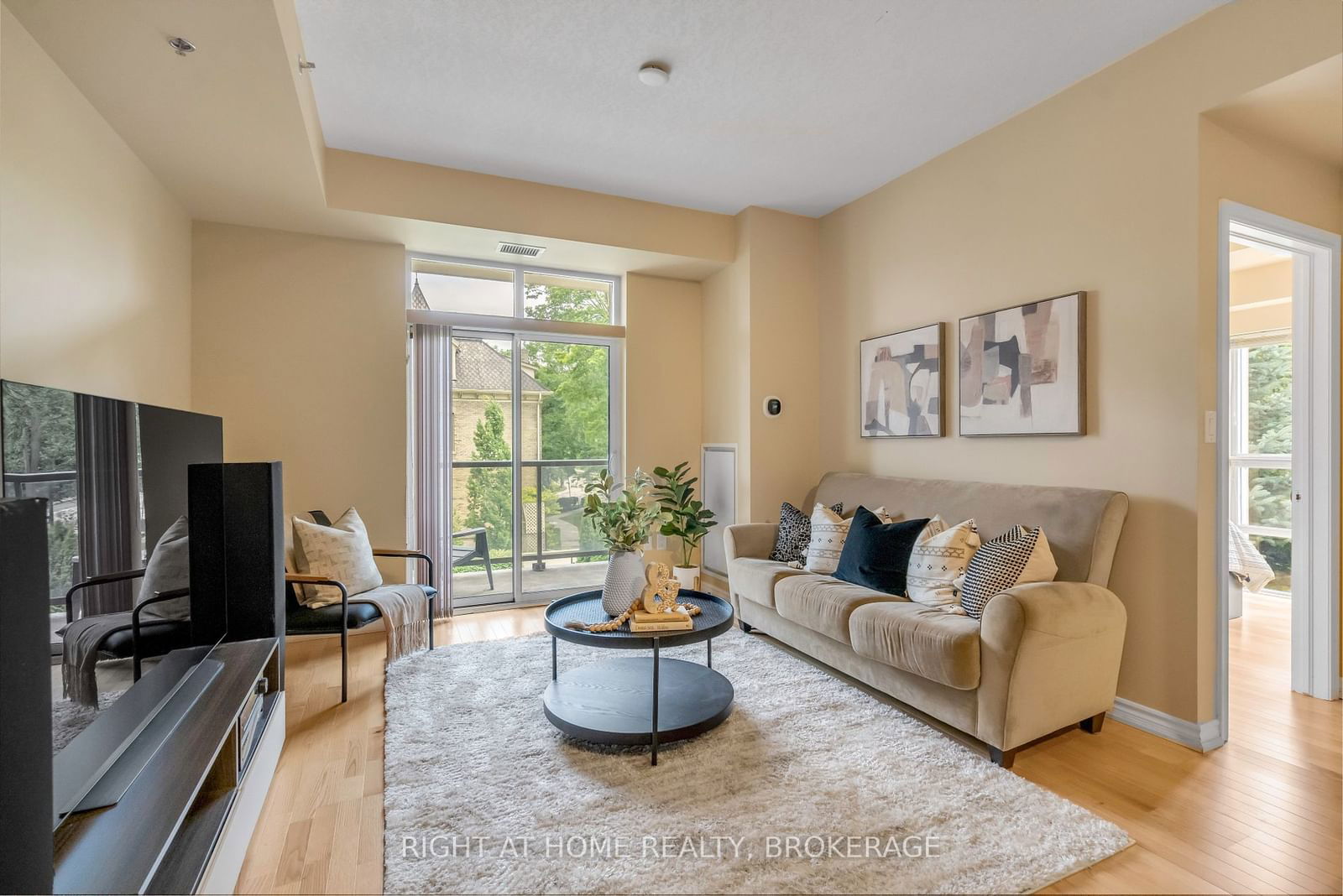 90 Charlton Ave W, unit 205 for sale - image #15