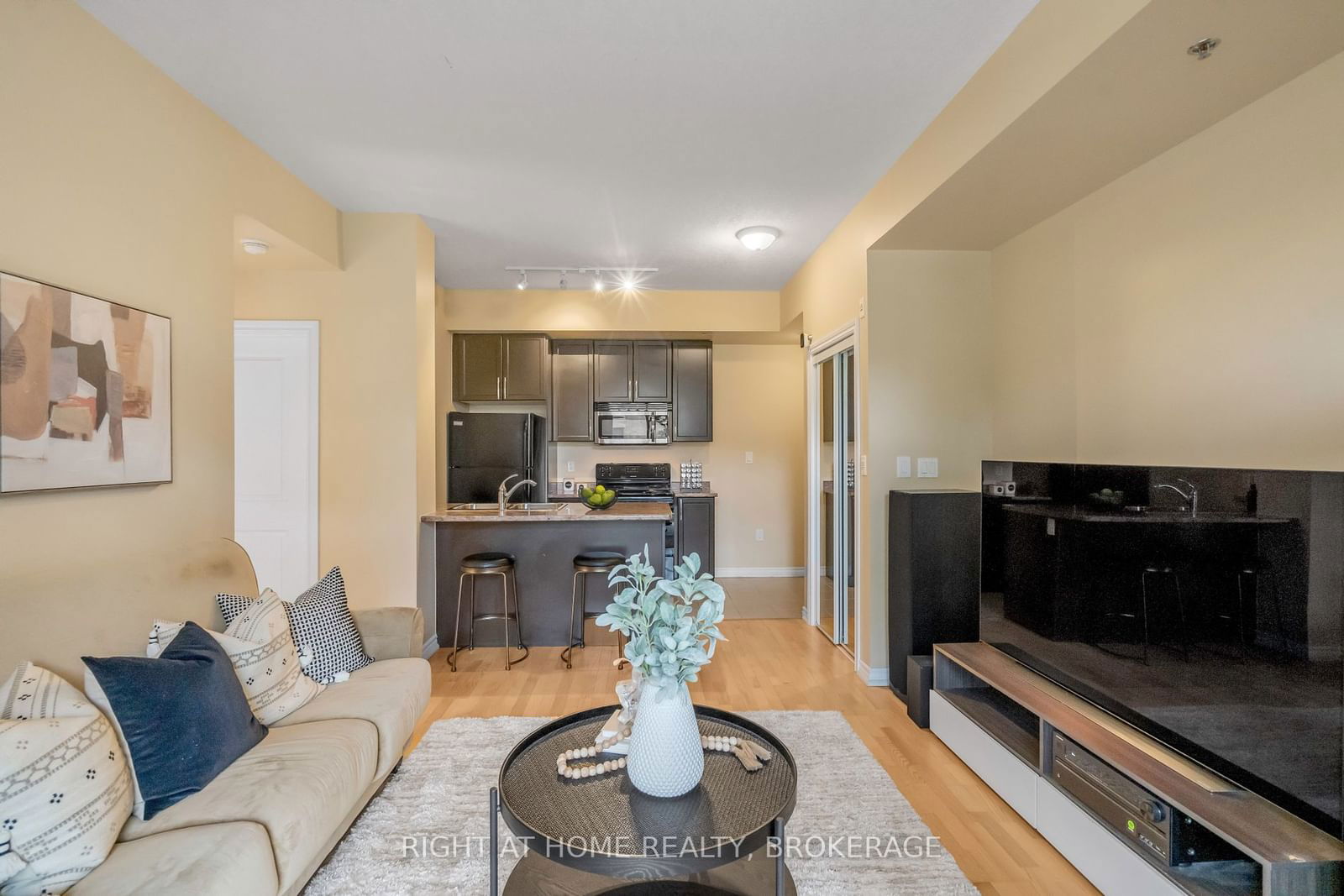 90 Charlton Ave W, unit 205 for sale - image #18